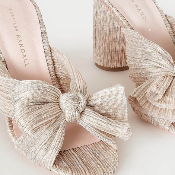 NWT Loeffler Randall Penny Platinum Pleated Bow Heels - Picture 16 of 16